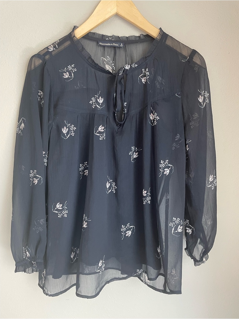 Abercrombie & Fitch Navy Sheer Floral Tie-Neck Blouse coquette whimsical small